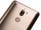 Xiaomi's camera is flush with the back - Huawei Mate 9 vs. Xiaomi Mi 5s Plus review
