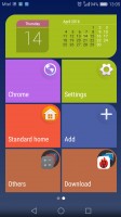 Simple homescreen with a tiled interface - Huawei P9 Plus review