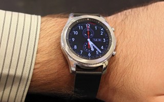Samsung Gear S3 Classic - Silver case, leather band - IFA 2016 Samsung