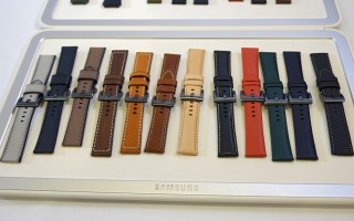 A huge selection of first-party wrist bands - IFA 2016 Samsung