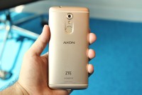16MP camera and fingerprint reader on the back - ZTE Axon 7 mini review