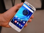 Moto Z in the hand - Lenovo Moto Z review