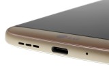 The USB Type-C port - LG G5 vs. Samsung Galaxy S7