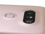 The unusual dual-camera setup with Laser AF and color specturm sensor - LG G5 vs. Samsung Galaxy S7