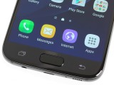 The fingerprint readers: on the Galaxy S7 - LG G5 vs. Samsung Galaxy S7