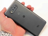 A peek around the sides of the V20 - LG V20 Hands-on