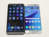 The V20 next to the Note7 - LG V20 Hands-on