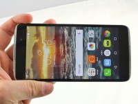 The front, top and bottom sides of the Idol 4 - MWC2016 Alcatel  review