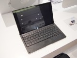 The dock holds the tablet only at this angle - MWC 2016 Alcatel