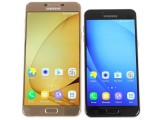 Samsung Galaxy C7 next to the smaller C5 - Samsung Galaxy C7 review