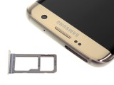 The SIM/SD slot is protected by rubber - Samsung Galaxy S7 Edge review