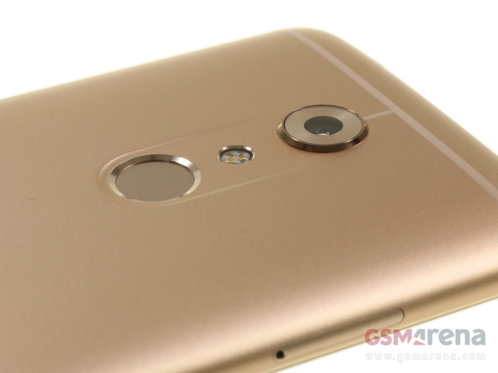 ZTE Axon 7 pictures, official photos