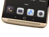The capacitive keys are never to be lit - ZTE Axon 7 review