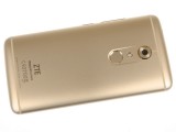 What's on the back - ZTE Axon 7 review