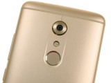 What's on the back - ZTE Axon 7 review