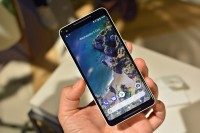 The Pixel 2 XL has a P-OLED screen - Google Pixel 2 hands-on review