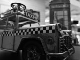 Huawei Mate 10 12MP low-light monochrome indoors samples - f/1.6, ISO 320, 1/33s - Huawei Mate 10 review
