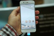 Huawei P10 in Mystic Silver - Huawei P10 and P10 Plus hands-on
