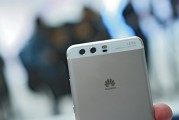 Huawei P10 Plus in Mystic Silver - Huawei P10 and P10 Plus hands-on