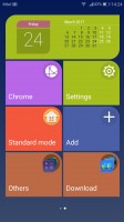 Simple homescreen with a tiled interface - Huawei P10 Plus review