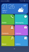 Simple homescreen with a tiled interface - Huawei P10 review
