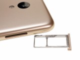 the SIM/microSD hybrid slot - Meizu M5 review