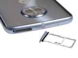 Card slot and tray - Motorola Moto X4 review