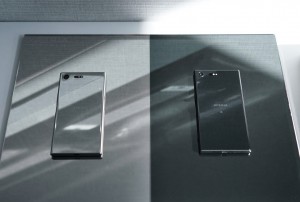 Luminous Chrome and Deepsea Black - Sony at MWC 2017