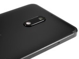 Camera assembly plus a secondary mic on top - Nokia 6 review