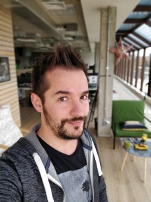 Selfie portraits or portrait selfies - f/1.7, ISO 160, 1/50s - OnePlus 5T review