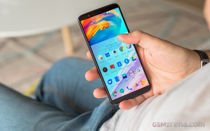 Download stock wallpapers included with OnePlus 5T in 4K