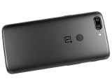 Satin-finished back - OnePlus 5T review