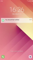 Lockscreen: with notifications - Samsung Galaxy A7 (2017) review