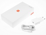 Xiaomi Mi Max 2 retail package - Xiaomi Mi Max 2 review