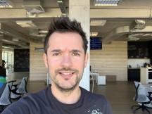 iPhone XS Max selfie samples - f/2.2, ISO 50, 1/121s - Apple iPhone XS Max vs. Samsung Galaxy Note9 camera comparison