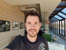 Galaxy Note9 selfie samples - f/1.7, ISO 40, 1/177s - Apple iPhone XS Max vs. Samsung Galaxy Note9 camera comparison