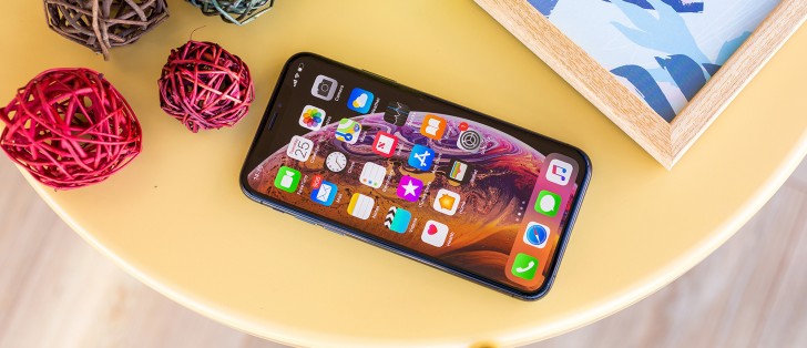 iphone xs nits