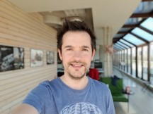 Selfie focus samples, Galaxy S9 - f/1.7, ISO 40, 1/146s - Galaxy S9 vs. Xperia XZ2 shootout review