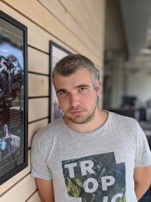 Portrait samples, vs. archrivals: Pixel 3 - f/1.8, ISO 111, 1/120s - Google Pixel 3 review