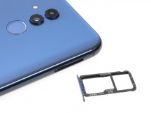 Card tray of the dual SIM variant - Huawei Mate 20 lite review