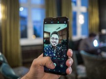 Testing the selfie lighting effects - Huawei Mate 20 Lite hands-on review