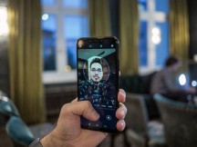 Testing the selfie lighting effects - Huawei Mate 20 Lite hands-on review