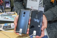 LG G7 One (left) and LG G7 Fit (right) - IFA2018 LG G7 review