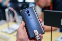 New frosted glass on the back - IFA2018 LG G7 review