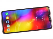 6.4-inch OLED display on the front - LG V40 ThinQ review