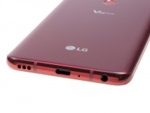 USB-C and 3.5mm jack on the bottom - LG V40 ThinQ review