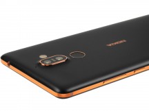 Headphone jack up top - Nokia 7 plus review