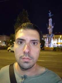 OnePlus 6 selfies, day and night - f/2.0, ISO 6400, 1/17s - Oneplus 6 long-term review