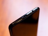 Bottom side: the 3.5mm audio jack is still here - OnePlus 6 hands-on