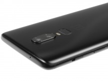 Slider and power button on the right, secondary mic on top - OnePlus 6 review